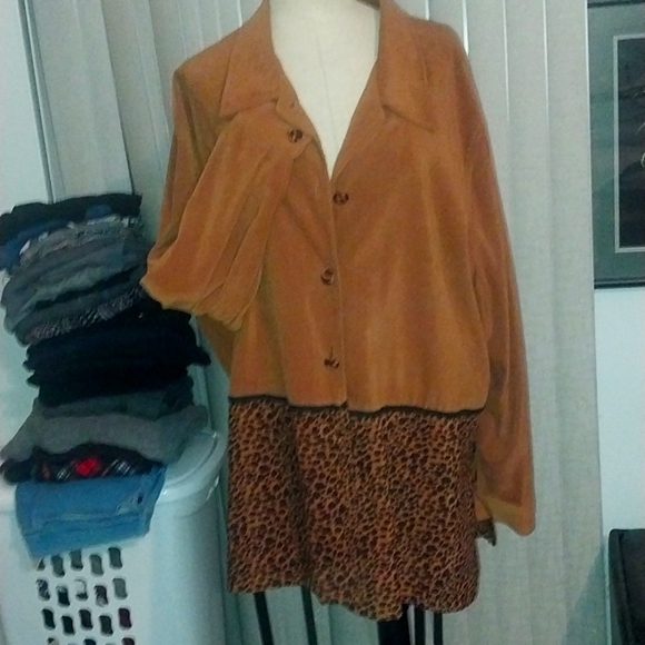 Leopard & microfiber top or jacket - Picture 1 of 10